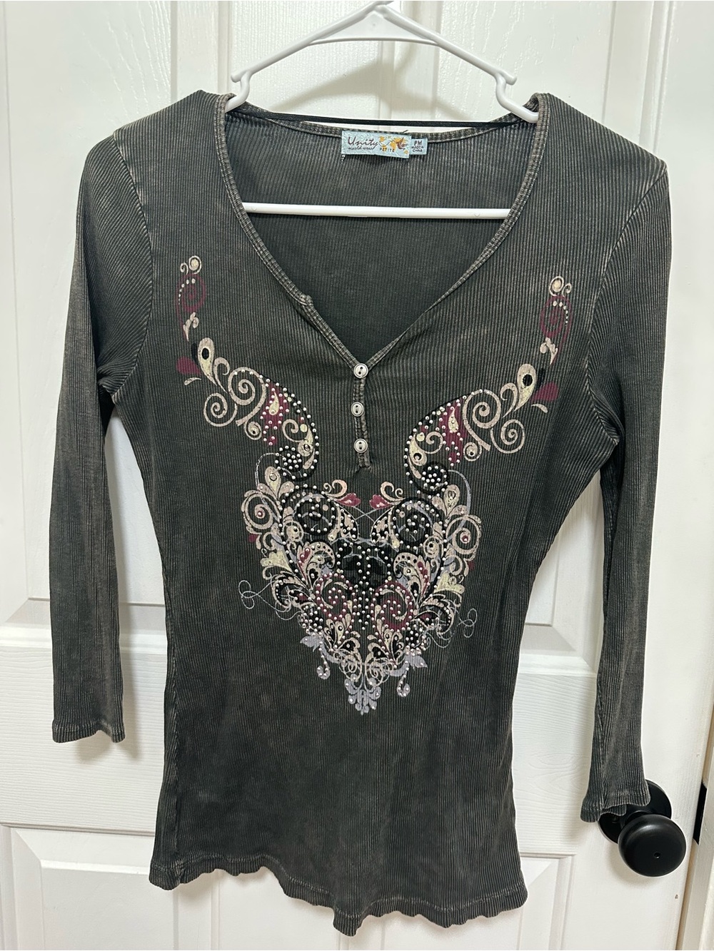 0317 Unity World Wear Gray Embellished V-Neck Long Sleeve Tee size petite medium